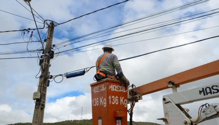 Prefeitura de Limoeiro promove melhoria da iluminação pública com manutenção e reposição de lâmpadas