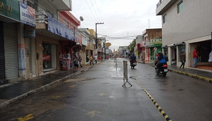 Limpeza preventiva evita alagamentos das vias de Limoeiro em período chuvoso