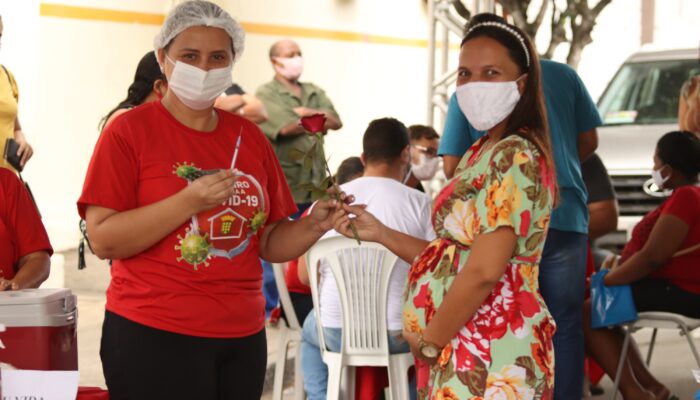 Gestantes e puérperas começam a ser vacinadas contra a Covid-19 em Limoeiro