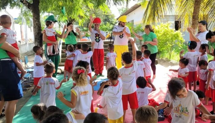 Campanha Maio Amarelo é vivenciada nas escolas e creches da Rede Municipal de Ensino