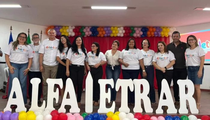 Prefeitura de Limoeiro lança Programa Alfaletrar