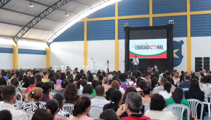 Palestra do professor Gabriel Chalita abrilhanta Jornada Educacional de Limoeiro